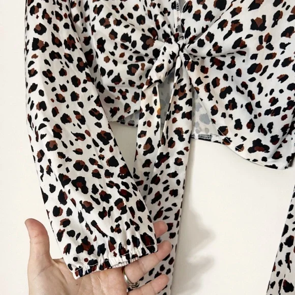 Missguided Leopard Print Tie-Front Crop Top - Black, Brown, White - Picture 4 of 4